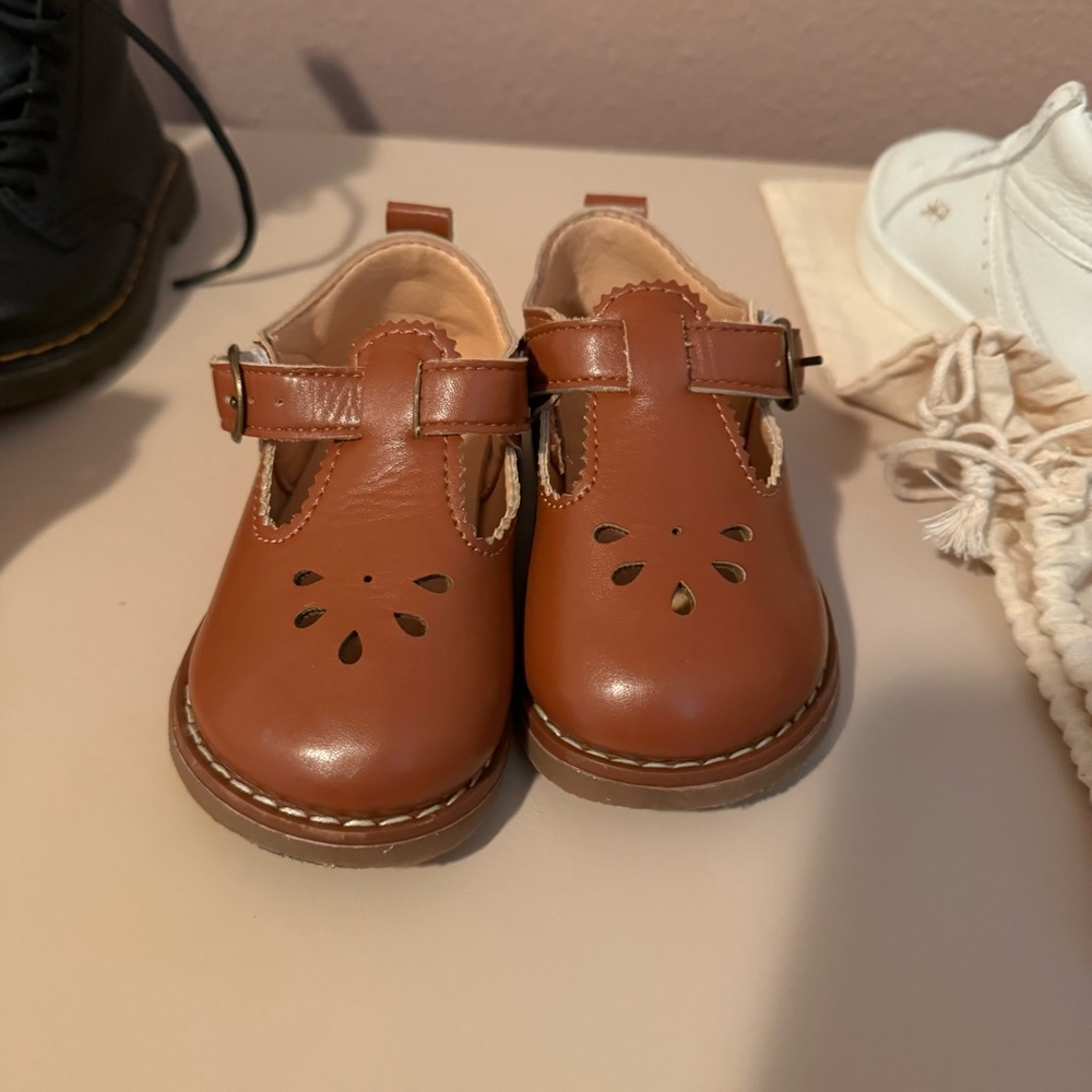 Size 5 shoe bundle 2 ITEMS / pairs